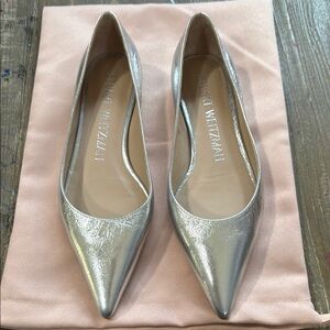 NWOT Stuart Weitzman Silver Flats Size 7.5B